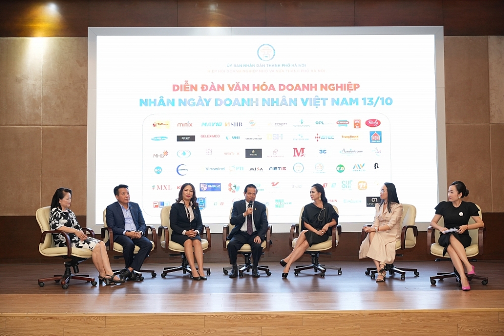 Đại diện các doanh nghiệp tham gia diễn đàn văn hóa doanh nghiệp. 