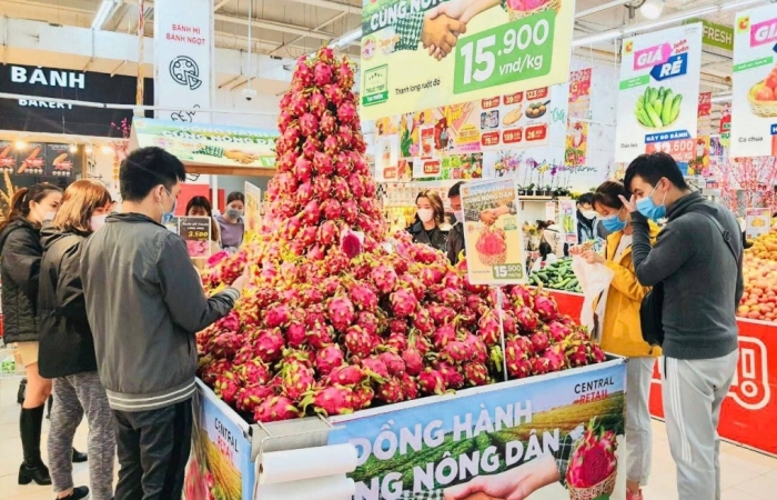 Central Retail đẩy mạnh tiêu thụ thanh long hỗ trợ nông dân