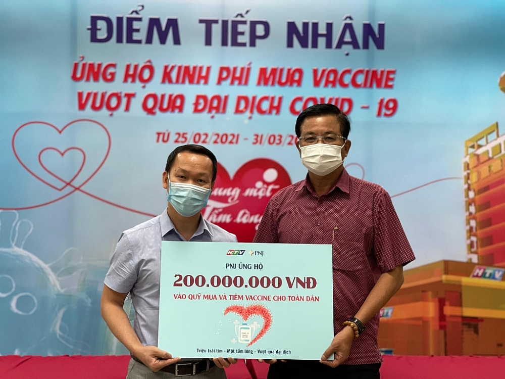 PNJ ủng hộ kinh phí mua vắc xin Covid-19 cho người dân