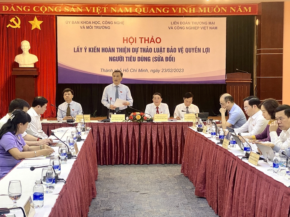 Hội thảo lấy ý kiến hoàn thiện dự thảo Luật bảo vệ người tiêu dùng (sửa đổi). Ảnh: T.D