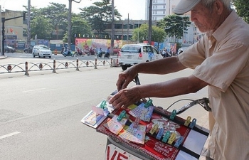 TPHCM đề xuất hỗ trợ gần 9 tỷ đồng cho người bán vé số gặp khó khăn trong mùa dịch Covid-19