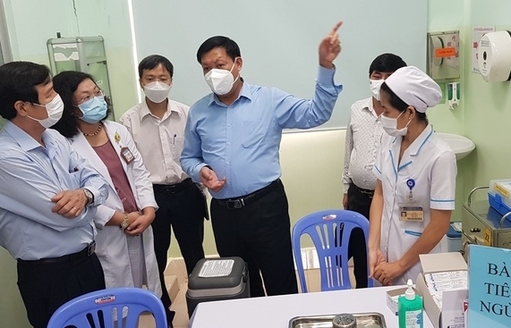 TPHCM đề xuất bổ sung vắc xin ngừa Covid-19 tiêm cho lực lượng hải quan
