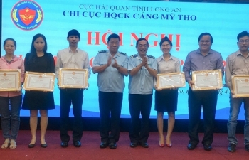 Hải quan cửa khẩu Cảng Mỹ Tho tuyên dương 15 doanh nghiệp tiêu biểu