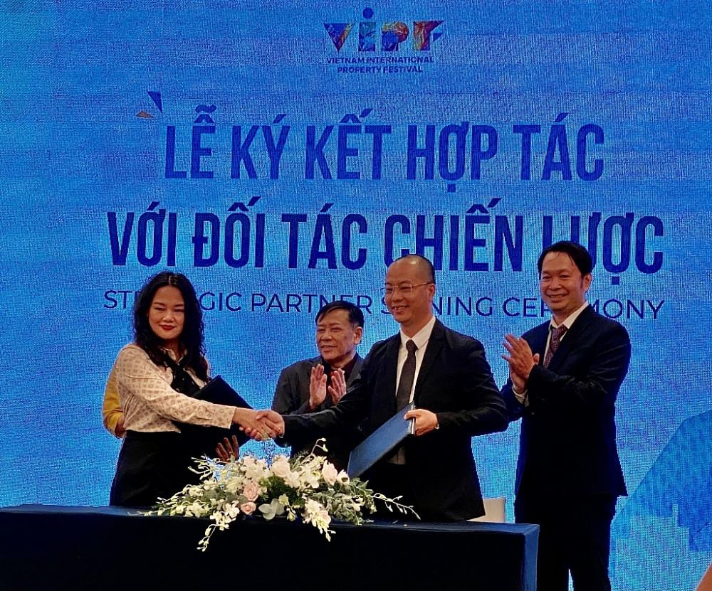 Các đơn vị ký kết hợp tác tại buổi công bố Lễ hội bất động sản quốc tế Việt Nam. Ảnh: T.D Các đơn vị ký kết hợp tác tại buổi công bố Lễ hội bất động sản quốc tế Việt Nam. Ảnh: T.D