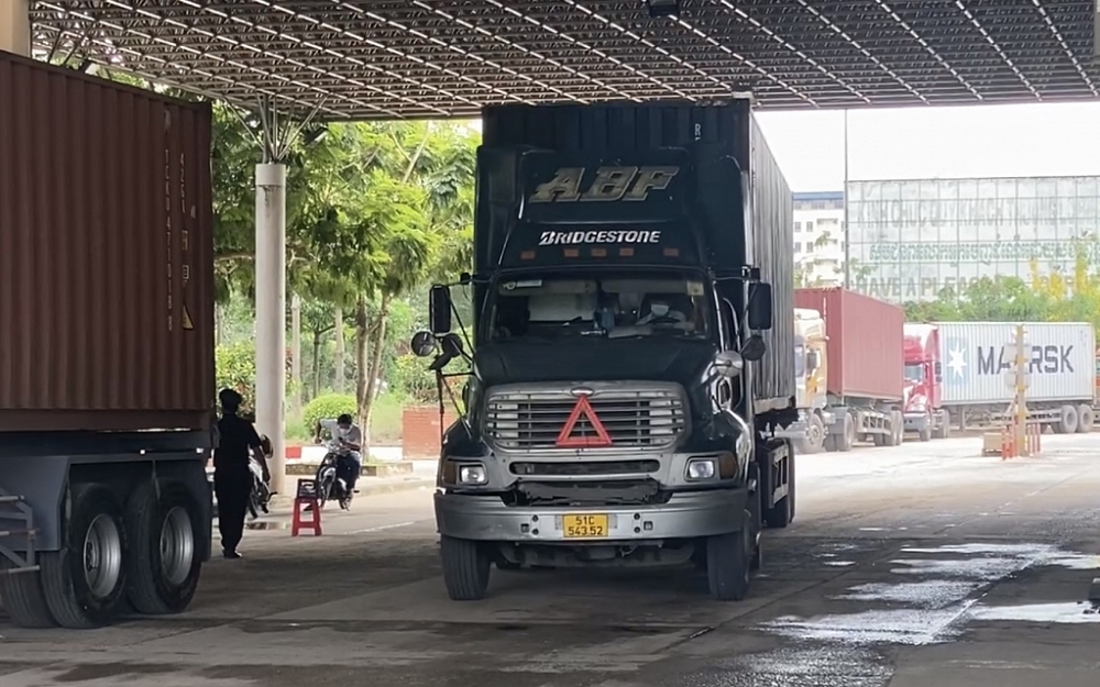 Hoạt động giao thương giữa Việt Nam - Campuchia tại cửa khẩu quốc tế Mộc Bài. Ảnh: T.D Hoạt động giao thương giữa Việt Nam - Campuchia tại cửa khẩu quốc tế Mộc Bài. Ảnh: T.D