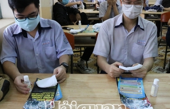 TPHCM đo thân nhiệt cho tất cả thí sinh tại mỗi điểm thi tốt nghiệp THPT