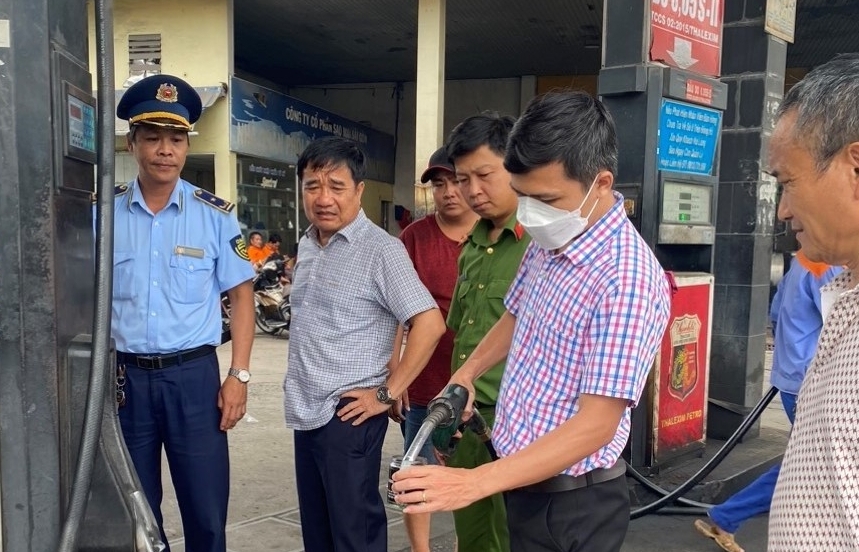 Ngăn chặn 15.000 lít xăng không đảm bảo chất lượng ra thị trường