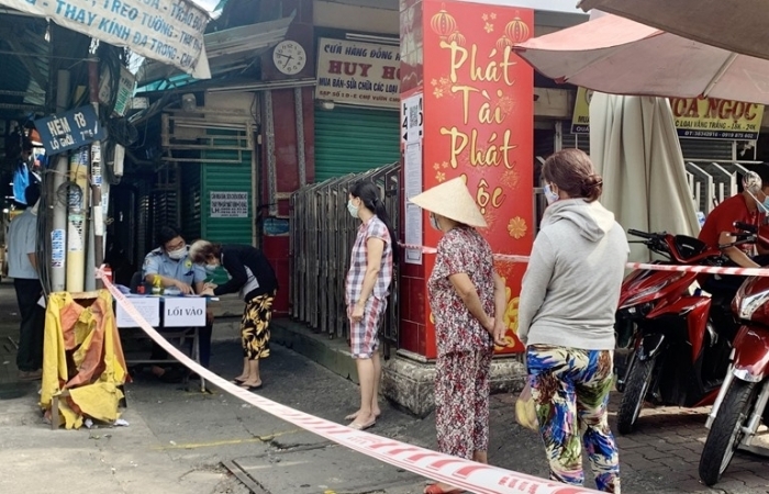 TPHCM siết chặt phòng chống dịch Covid-19 tại chợ truyền thống