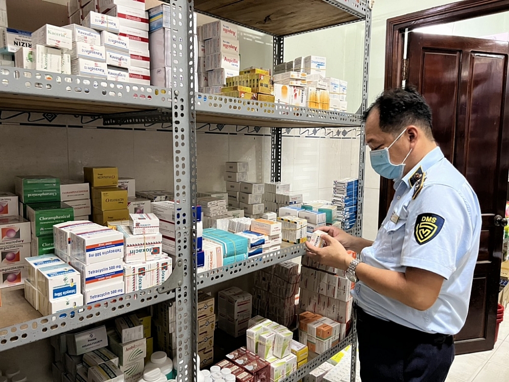 Hàng chục nghìn sản phẩm thuốc tân dược không rõ nguồn gốc bị lực lượng chức năng phát hiện bắt giữ. Ảnh: