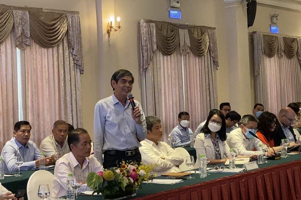 Đại diện Công ty TNHH TM DV Thép Khương Mai nêu ý kiến tại hội nghị.