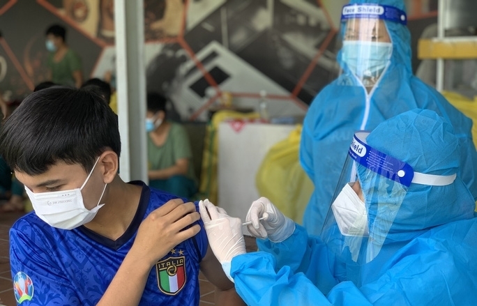 TPHCM: Những ai được ưu tiên tiêm vắc xin mũi 3 từ ngày 10/12?
