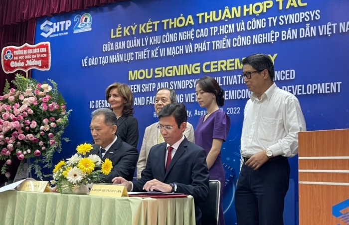 Hợp tác phát triển nhân sự thiết kế vi mạch tại Việt Nam