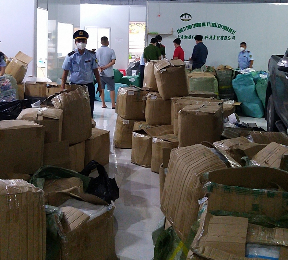 Kho hàng không rõ nguồn gốc tại Bình Dương bị tạm giữ