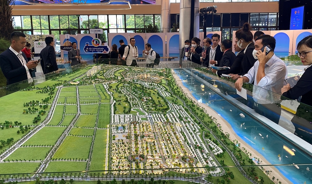 Diễn đàn xúc tiến đầu tư Bất động sản Việt Nam 2022: Đánh thức dòng tiền đang “nằm chờ” chảy về bất động sản. Ảnh: T.D Diễn đàn xúc tiến đầu tư Bất động sản Việt Nam 2022: Đánh thức dòng tiền đang “nằm chờ” chảy về bất động sản. Ảnh: T.D