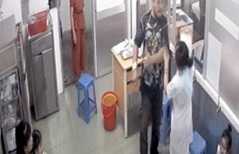 Sở Y tế TPHCM đề nghị điều tra, khởi tố người hành hung nhân viên y tế