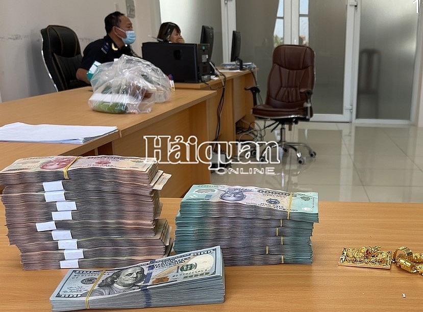 tang vật tiền tệ bị bắt giữ.