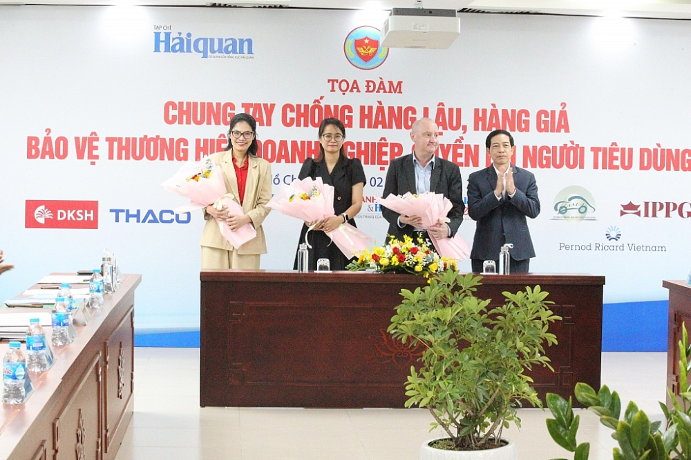 Khai mạc Tọa đàm “Chung tay chống hàng lậu, hàng giả, bảo vệ thương hiệu doanh nghiệp, quyền lợi người tiêu dùng”