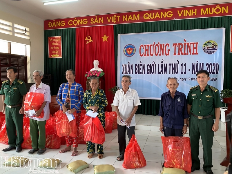 thanh nien hai quan mang xuan som den voi dong bao ngheo ca mau bac lieu