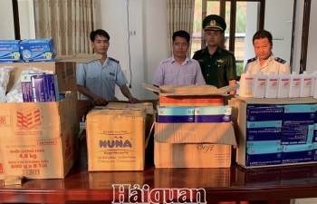 Xuất lậu số khẩu trang, găng tay y tế, nước sát khuẩn qua Lào