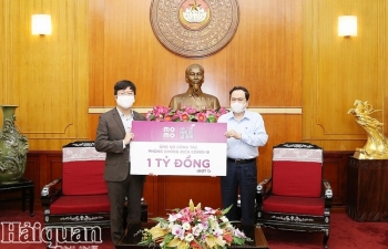 Trao 1 tỷ đồng quyên góp từ người dùng MoMo ủng hộ chống dịch