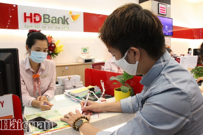 tphcm cac ngan hang da ho tro tren 180000 khach hang bi anh huong covid 19