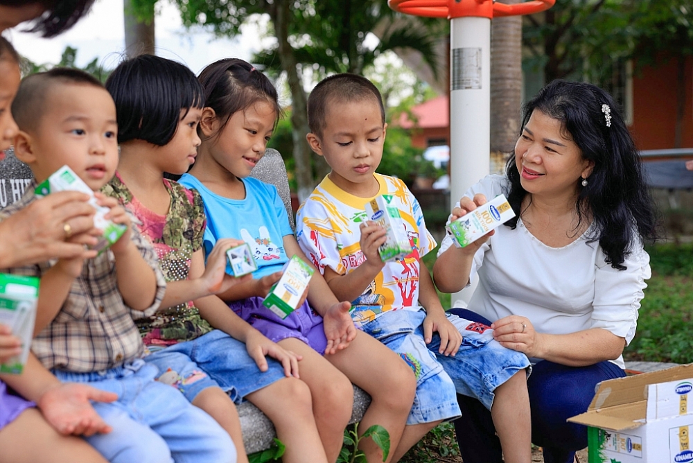 Quỹ sữa Vươn cao Việt Nam tặng 1,9 triệu ly sữa cho 21.000 trẻ em