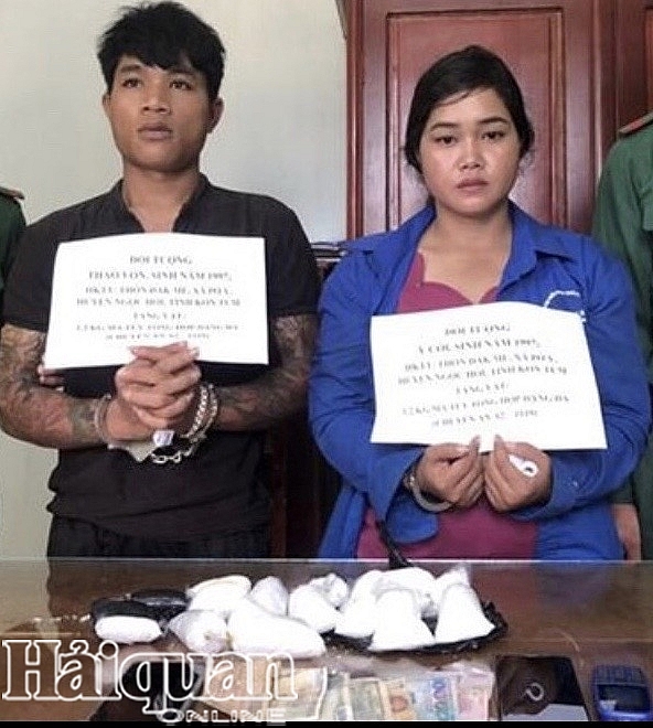bat giu hai doi tuong van chuyen 12 kg ma tuy da tai cua khau bo y