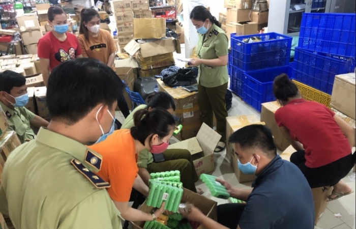 Tạm giữ 40.000 sản phẩm mỹ phẩm, thực phẩm chức năng không có hóa đơn, chứng từ