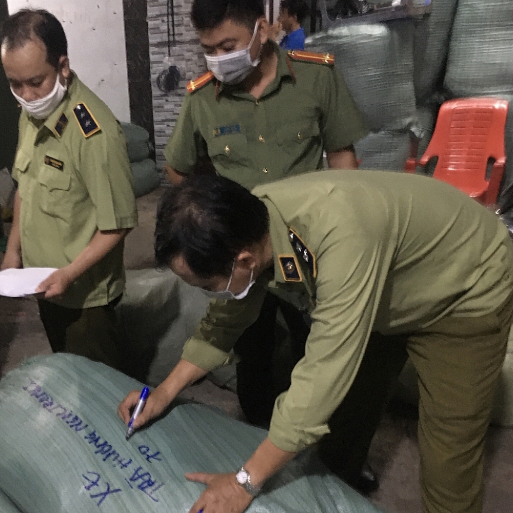 Đoàn kiểm tra đã tạm giữ toàn bộ tang vật để tiếp tục điều tra, làm rõ các hành vi vi phạm