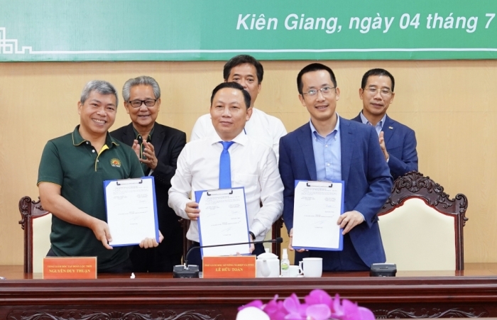 Hợp tác ba bên phát triển vùng nguyên liệu lúa chất lượng cao