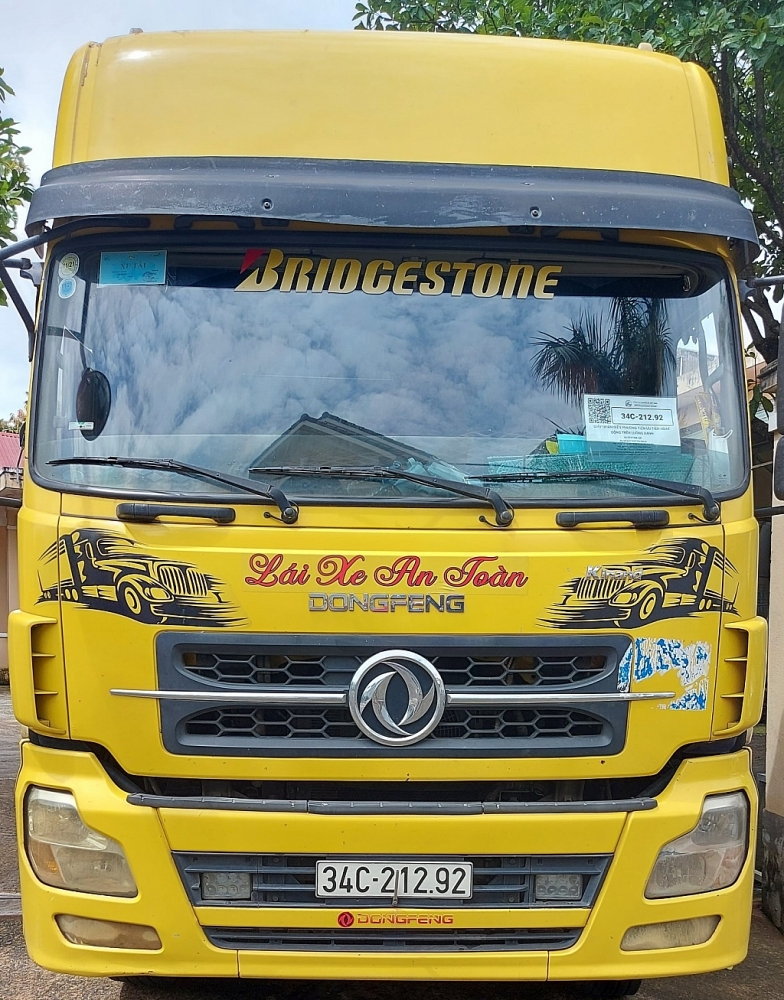 Xe luồng xanh bị phát hiện chở hàng cấm. Ảnh: QLTT Gia Lai