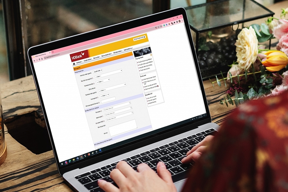 Người dân chuộng mua ngoại tệ online, nhận ngoại tệ mặt