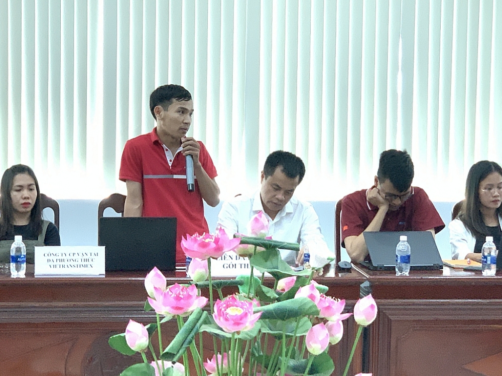 Đại diện doanh nghiệp nêu vướng mắc tại hội nghị
