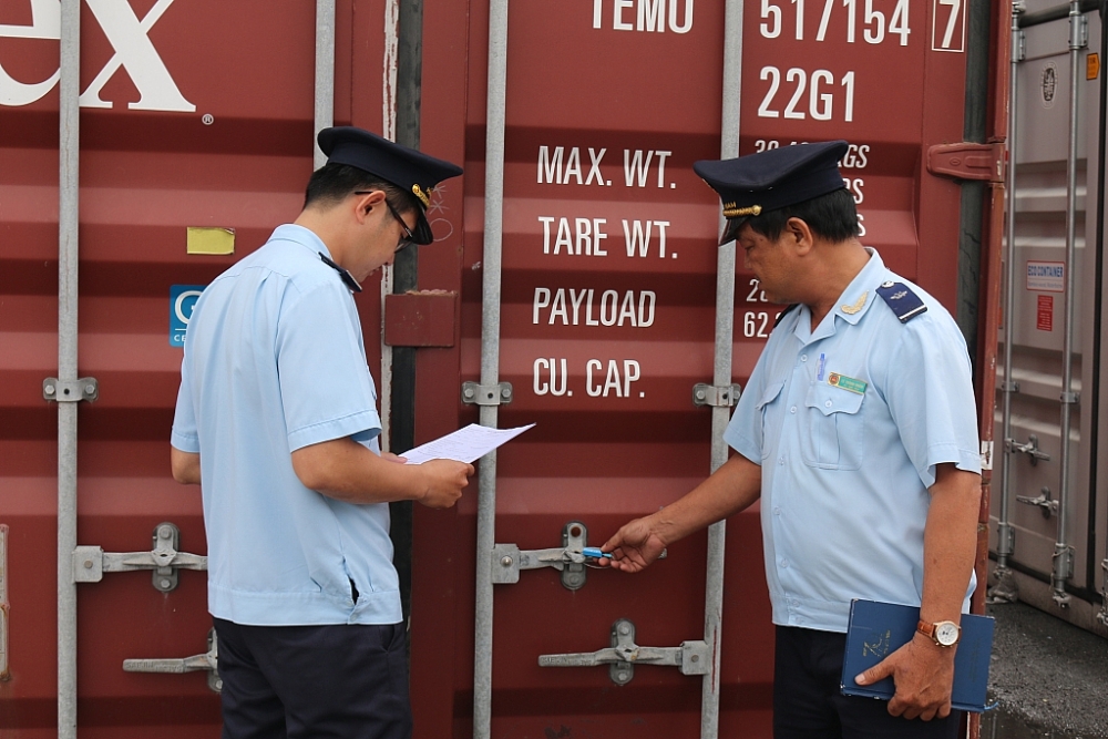 Cục Hải quan Đồng Nai cũng đề nghị chỉ gắn 1 loại seal để tránh gây nhầm lẫn giữa seal thường và seal điện tử. Ảnh: N.H