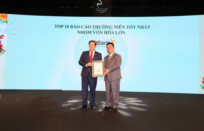 HDBank giành "cú đúp" doanh nghiệp niêm yết xuất sắc