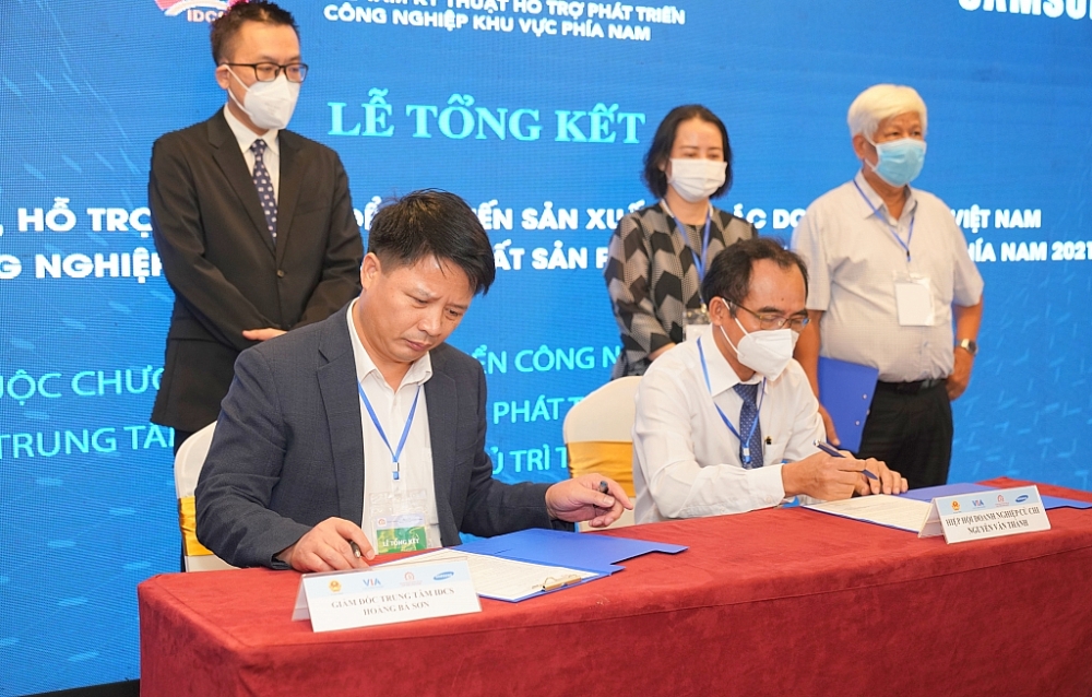 Trung tâm IDCS ký kết biên bản ghi nhớ với các hiệp hội doanh nghiệp tại TPHCM tại lễ tổng kết đề án