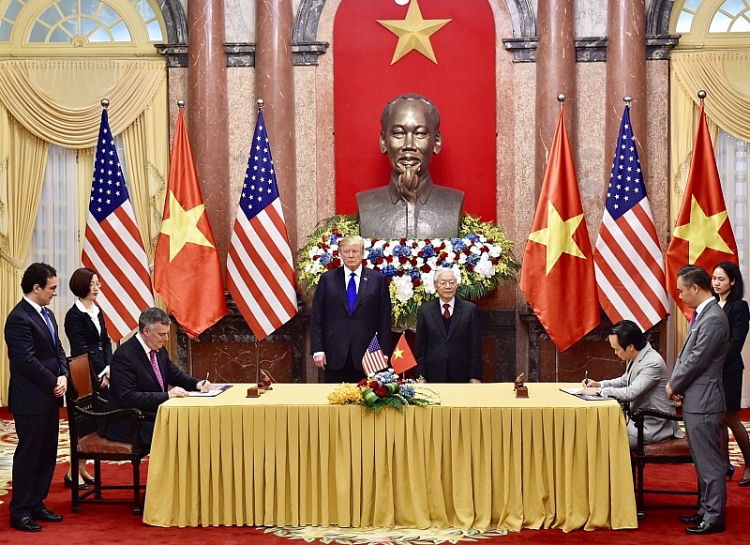 tong bi thu chu tich nuoc nguyen phu trong va tong thong my donald trump chung kien le ky ket mua 10 may bay boeing cua bamboo airways