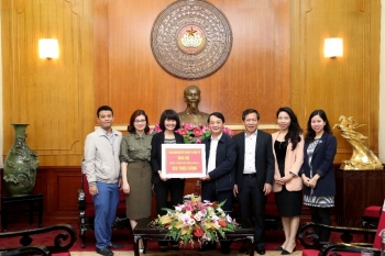 Bộ KH&ĐT ủng hộ gần 1 tỷ đồng phòng chống dịch Covid-19, hỗ trợ người dân bị hạn mặn tại miền Tây