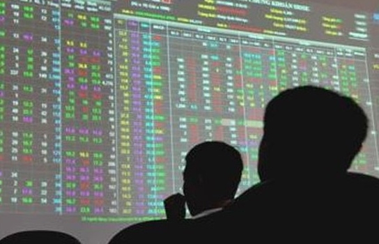 Không báo cáo sở hữu cổ phiếu lưu hành có quyền biểu quyết, nhiều cá nhân bị xử phạt