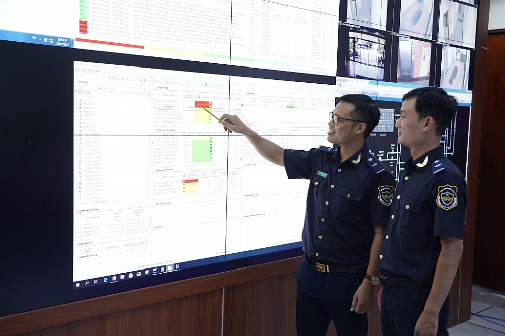 Vận hành hệ thống CNTT hải quan.  Hệ thống vận hành tại Trung tâm quản lý vận hành hệ thống CNTT hải quan. Ảnh: Đào Thị Hải Yến. Cục Công nghệ thông tin và Thống kê hải quan-Tổng cục Hải quan. Vận hành hệ thống CNTT hải quan.  Hệ thống vận hành tại Trung tâm quản lý vận hành hệ thống CNTT hải quan. Ảnh: Đào Thị Hải Yến. Cục Công nghệ thông tin và Thống kê hải quan-Tổng cục Hải quan.