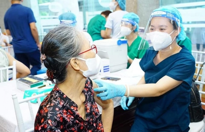 Thủ tướng chỉ đạo triển khai các giải pháp bảo đảm đủ thuốc, trang thiết bị y tế