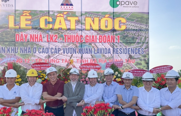 Cất nóc nhà phố vườn thuộc giai đoạn 1 dự án LA VIDA RESIDENCES