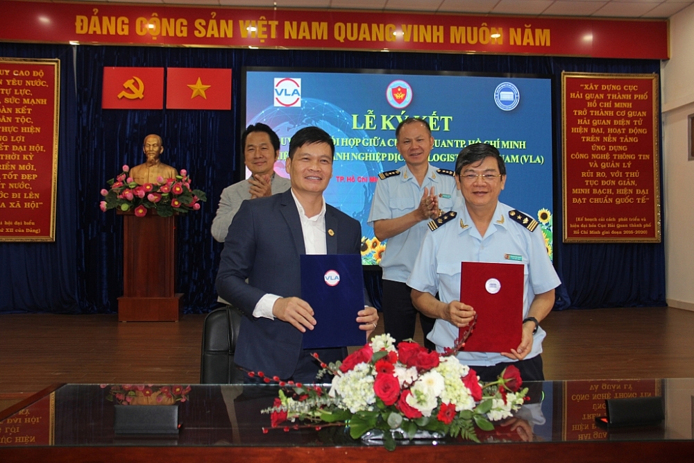 Hải quan TPHCM và VLA kí kết quy chế phối hợp. Ảnh: T.H