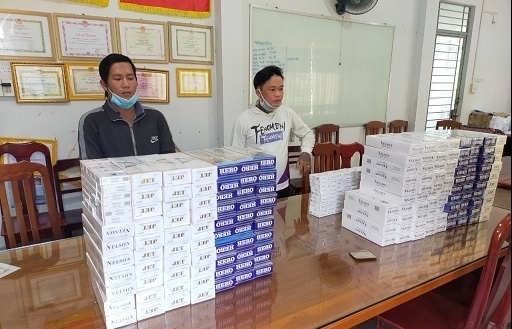 Phát hiện hai đối tượng vận chuyển trên 3.000 bao thuốc lá lậu