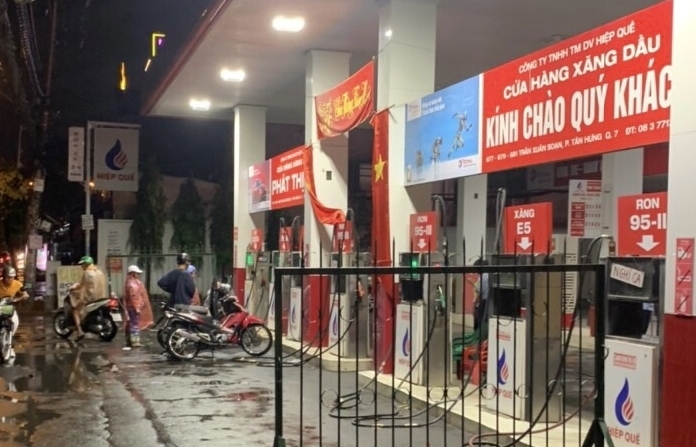 TPHCM: 8 cửa hàng ngừng bán xăng dầu