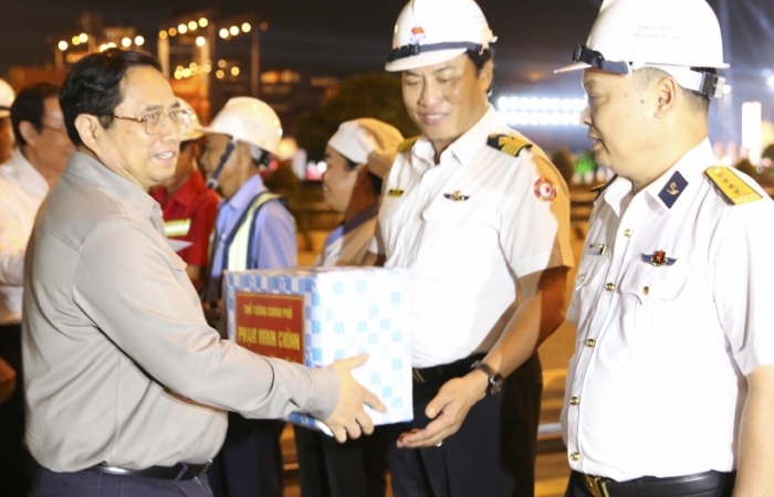 Thủ tướng Phạm Minh Chính dự lễ phát lệnh làm hàng đầu Xuân tại cảng Tân cảng Cát Lái