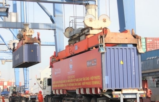 Tàu container đầu tiên của hãng tàu NBOS cập cảng Hiệp Phước