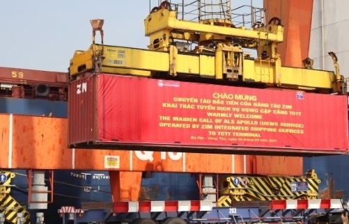 Trên 1.500 TEU hàng xuất khẩu lên tàu ZIM lần đầu cập cảng