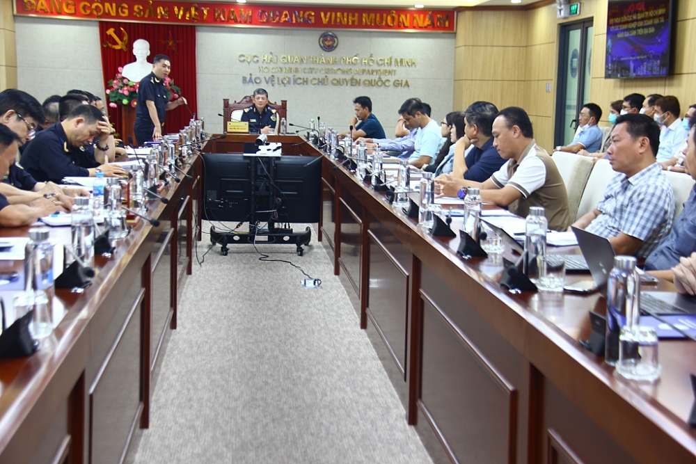 Cục Hải quan TPHCM đối thoại với doanh nghiệp vận chuyển hàng quá cảnh. Ảnh: T.H