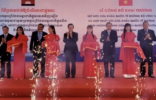 Khai trương cửa khẩu quốc tế đường bộ Vĩnh Xương